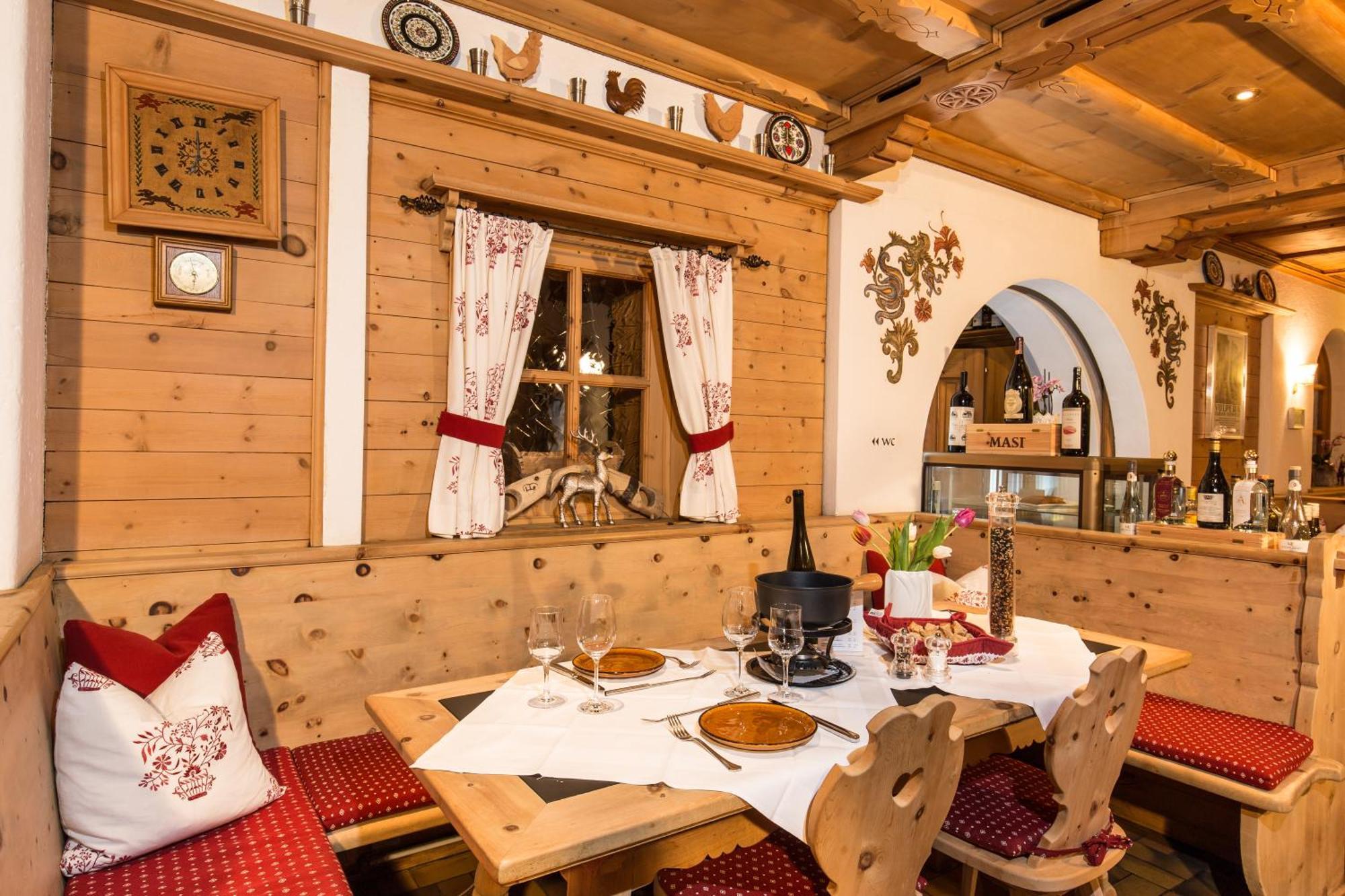 Hotel Restaurant Gabriel ชกูอล ภายนอก รูปภาพ