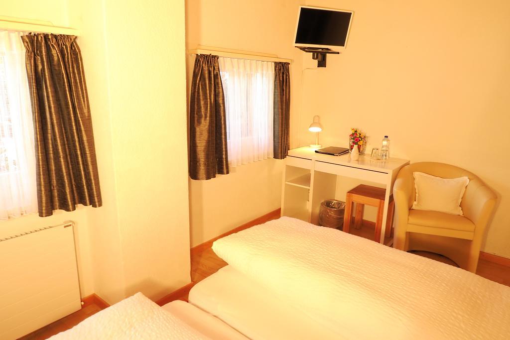 Hotel Restaurant Gabriel ชกูอล ภายนอก รูปภาพ