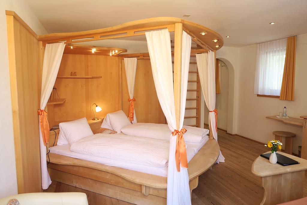 Hotel Restaurant Gabriel ชกูอล ภายนอก รูปภาพ