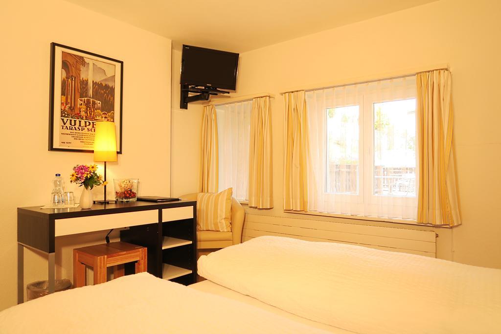 Hotel Restaurant Gabriel ชกูอล ภายนอก รูปภาพ