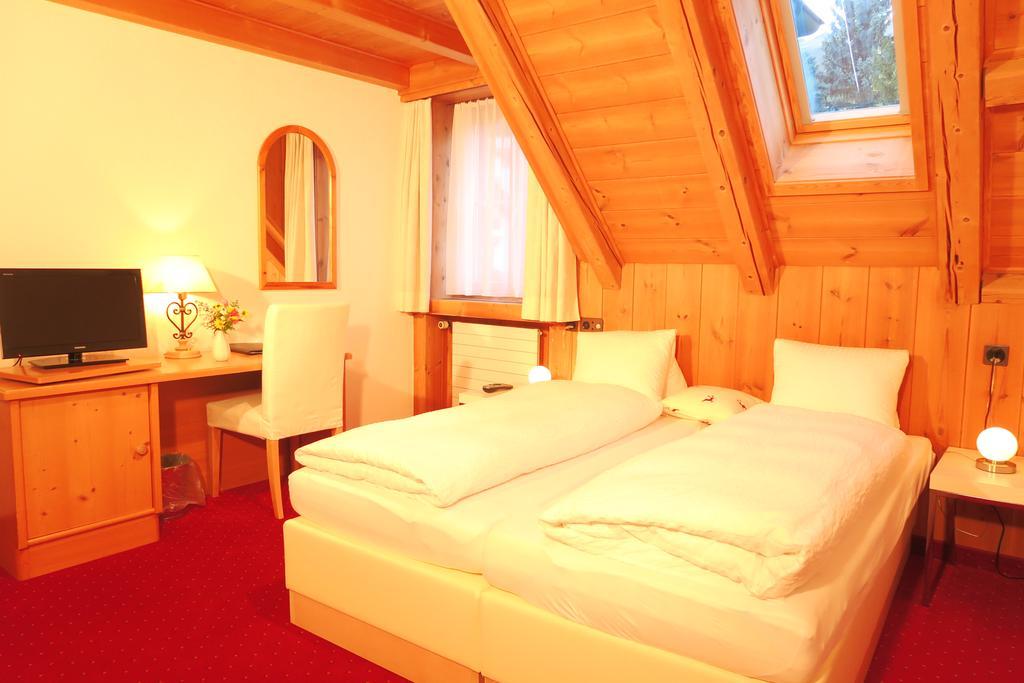 Hotel Restaurant Gabriel ชกูอล ภายนอก รูปภาพ