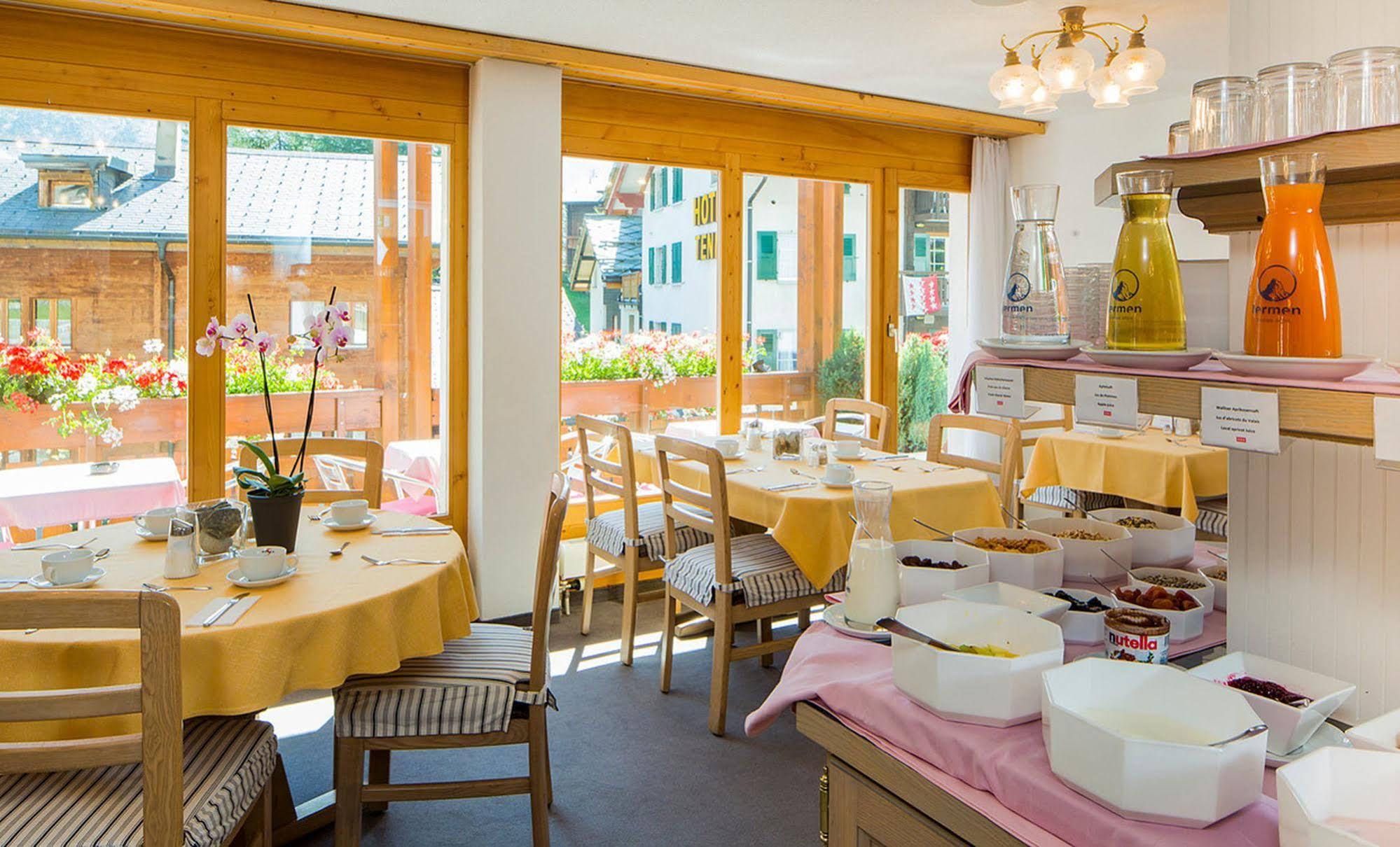 Hotel Restaurant Gabriel ชกูอล ภายนอก รูปภาพ