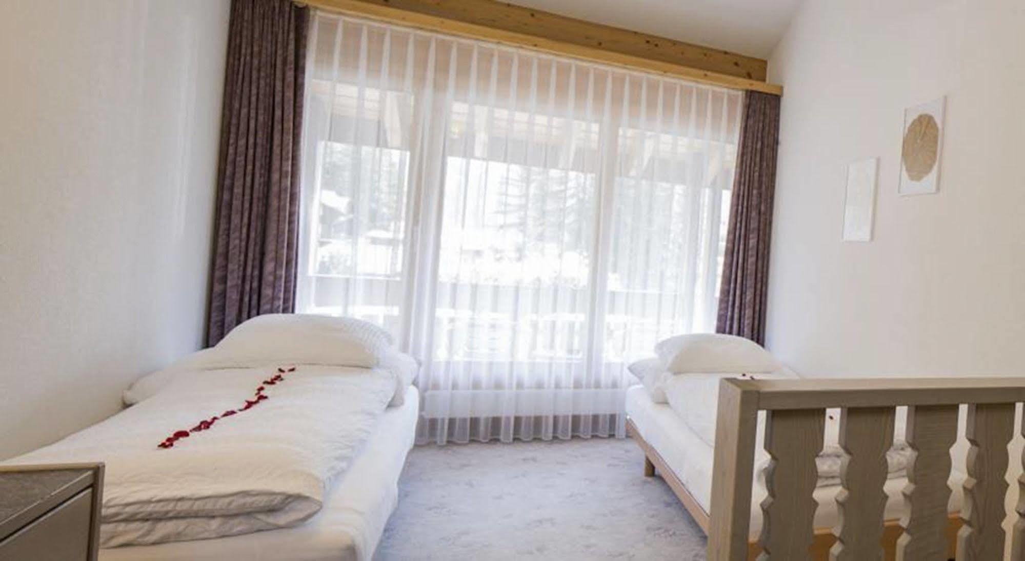 Hotel Restaurant Gabriel ชกูอล ภายนอก รูปภาพ