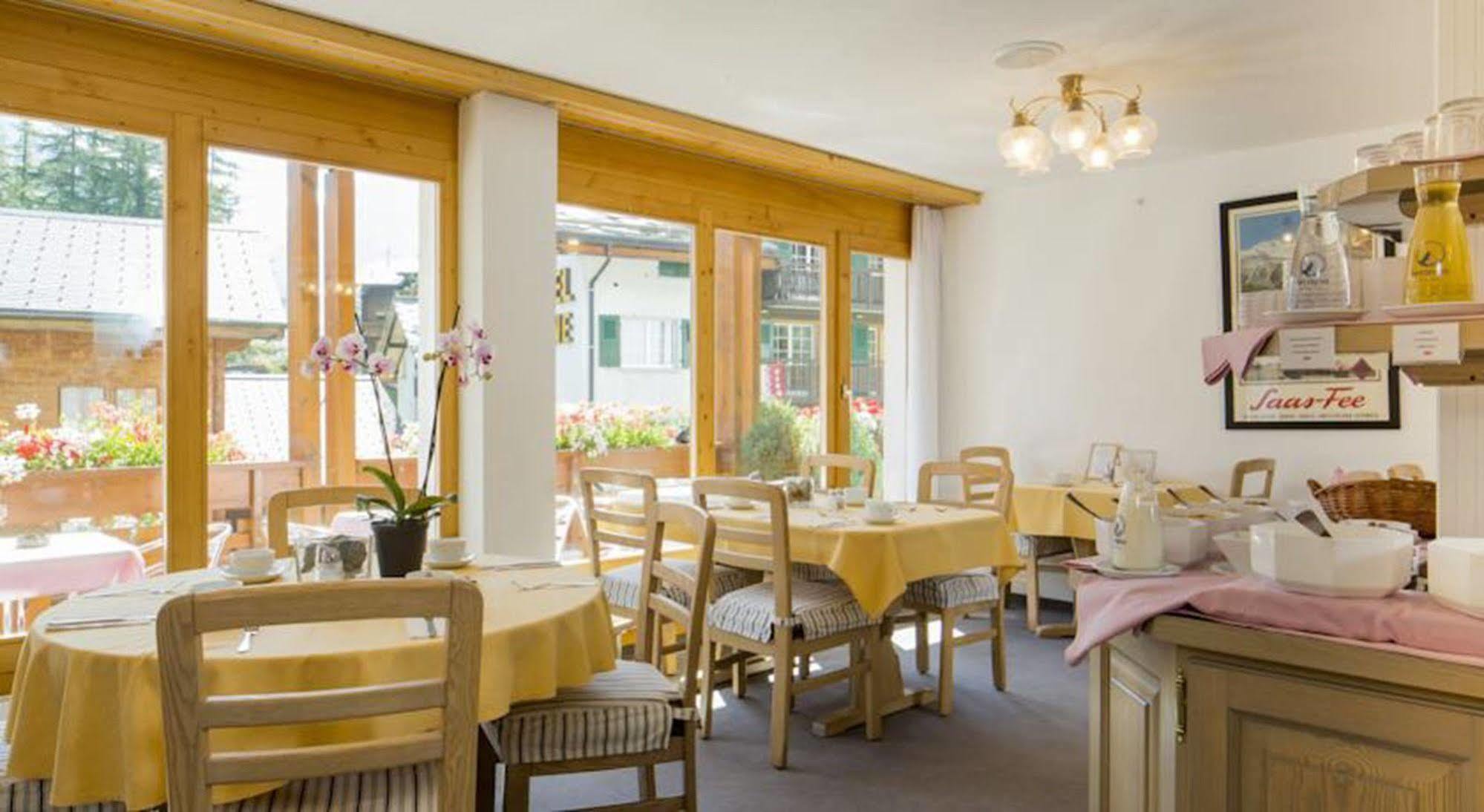 Hotel Restaurant Gabriel ชกูอล ภายนอก รูปภาพ